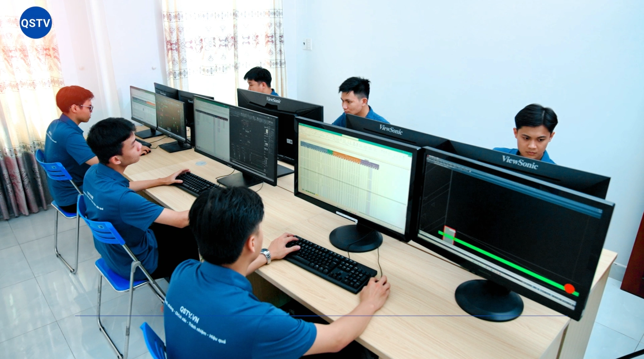 Đội ngũ QSTV bóc tách khối lượng tại văn phòng